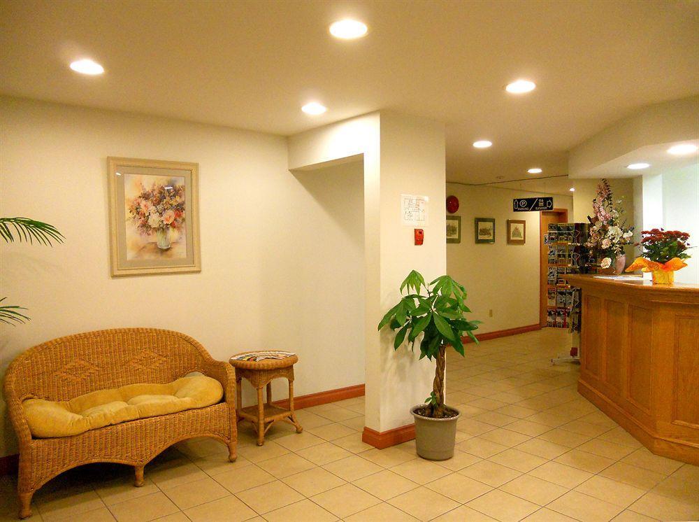 Mayfair Motel Victoria Buitenkant foto