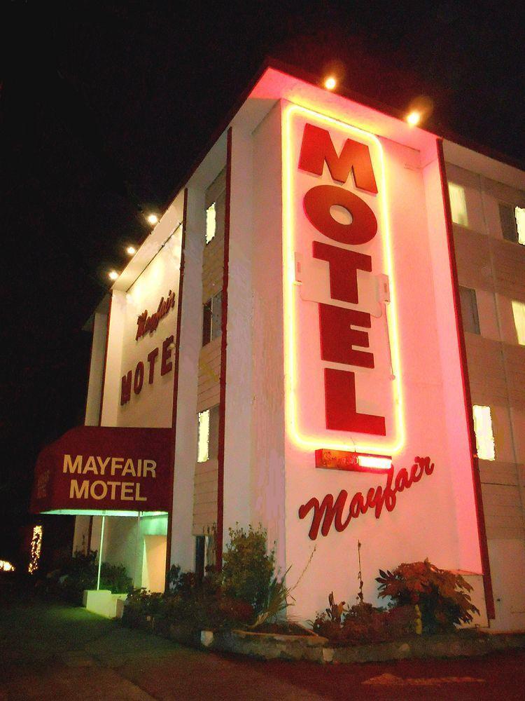 Mayfair Motel Victoria Buitenkant foto