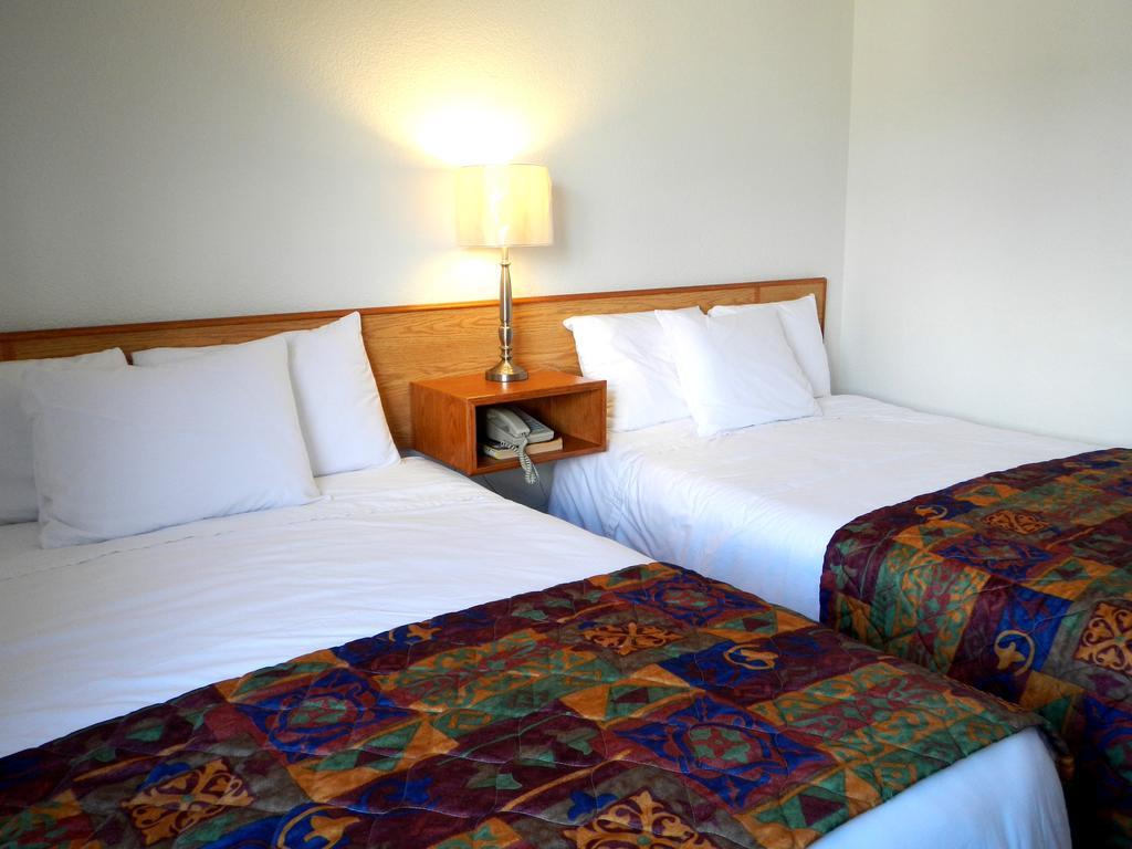 Mayfair Motel Victoria Buitenkant foto