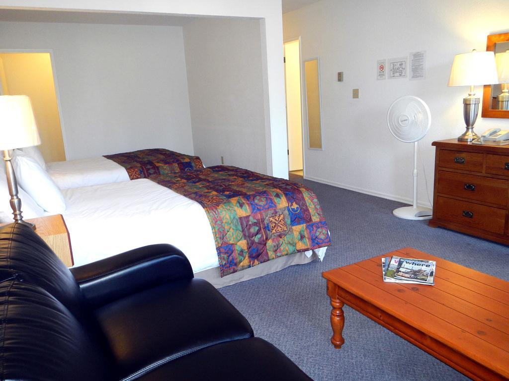 Mayfair Motel Victoria Buitenkant foto