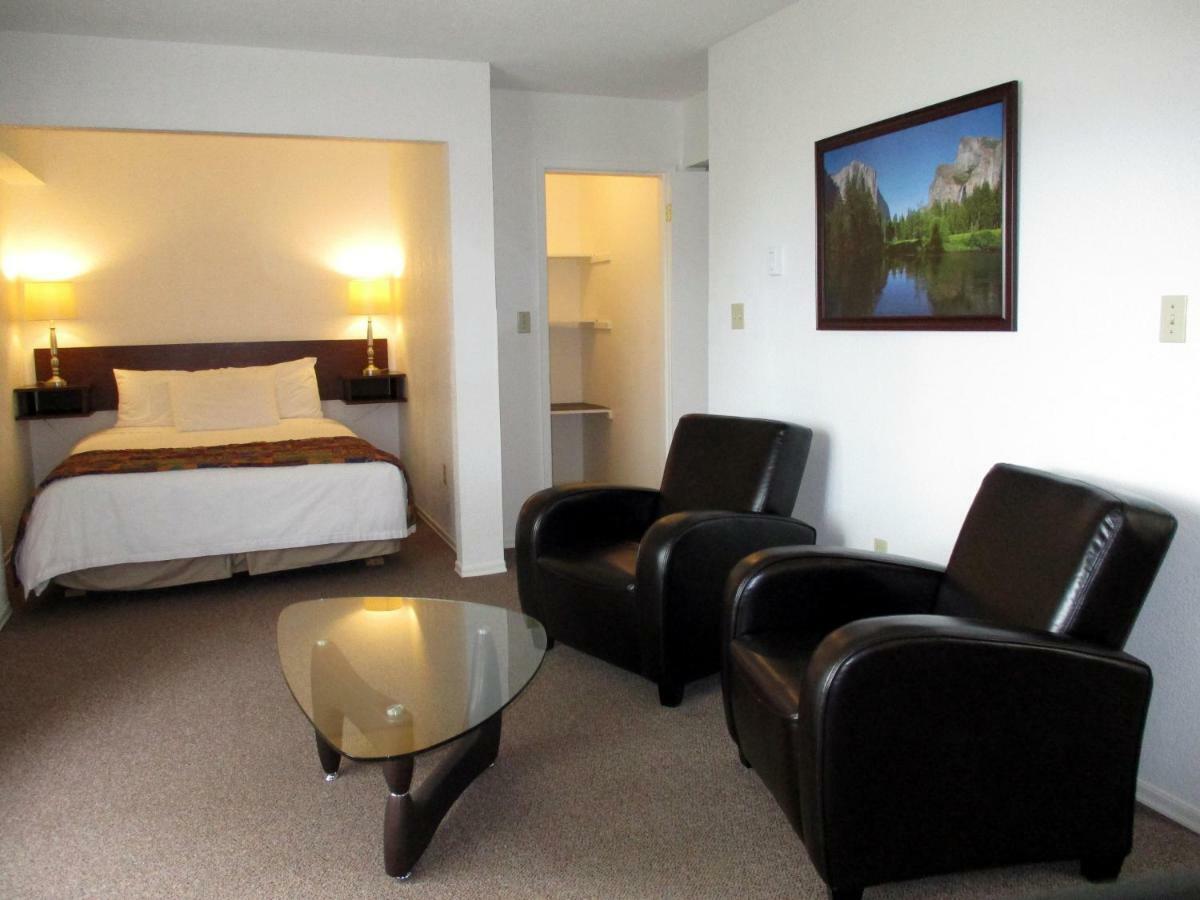 Mayfair Motel Victoria Buitenkant foto